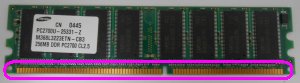 メモリのピンの数 DDR PC-2700の写真
